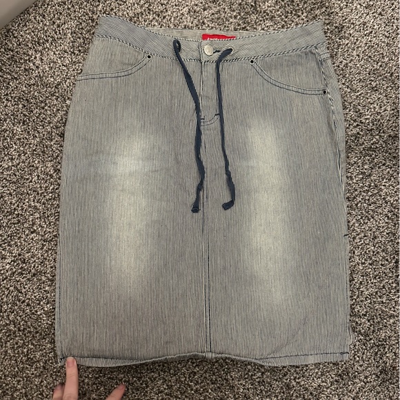 Union Bay Skirt. Juniors 5. - Picture 1 of 7